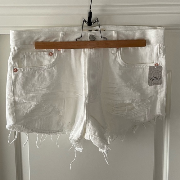 NWT Free People Loving Good Vibrations Distressed White Summer Shorts sz 28 - Picture 7 of 7
